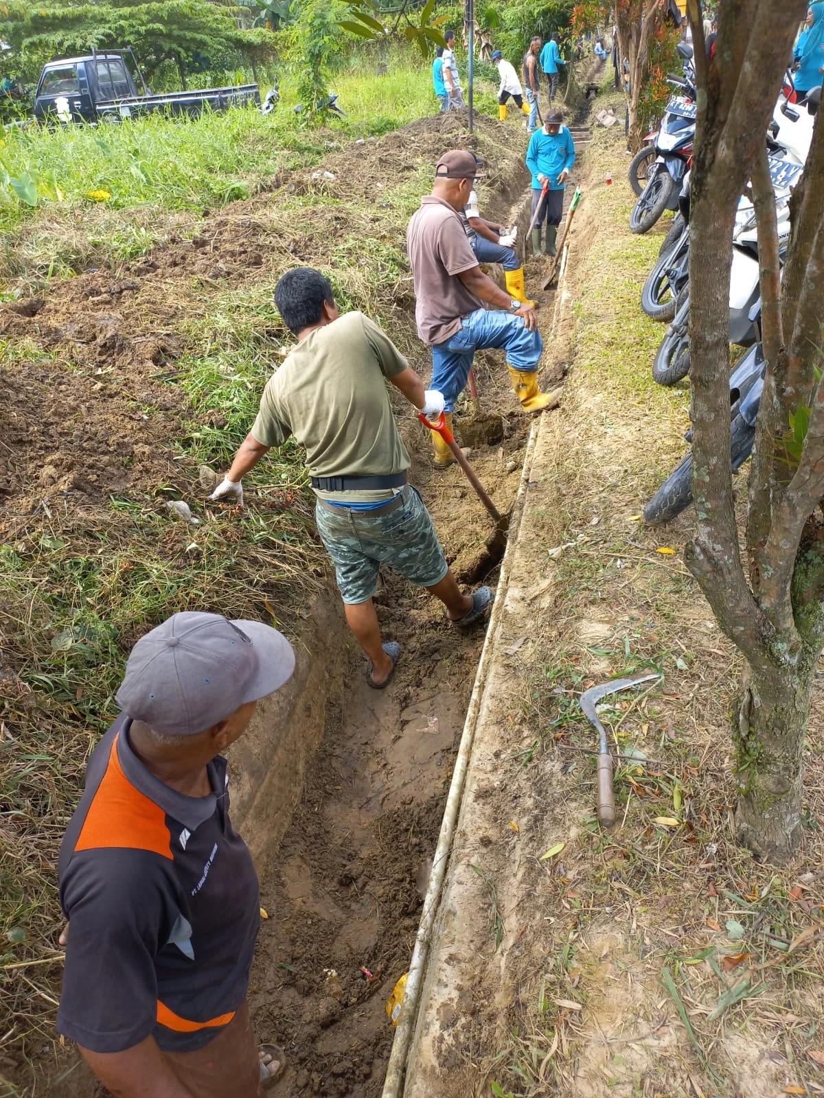 Gerakan Bersih Saluran Kelurahan Muara Rapak